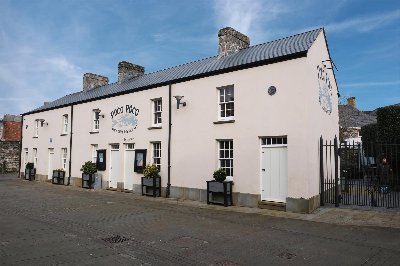 VALE OF GLAMORGAN  – TOWN CENTRE ULTRA SUCCESSFUL MEDITERRANEAN RESTAURANT 