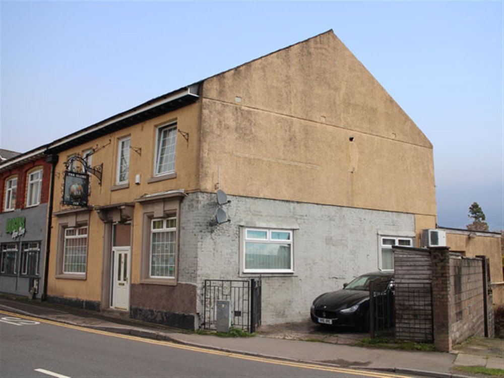 SOUTH WALES - LLWYD VALLEY - VICTORIAN PUBLIC HOUSE