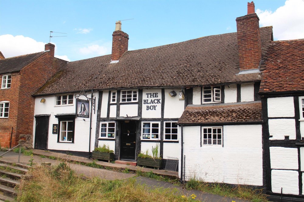 WORCESTERSHIRE – MARKET TOWN 15TH CENTURY HOSTELRY