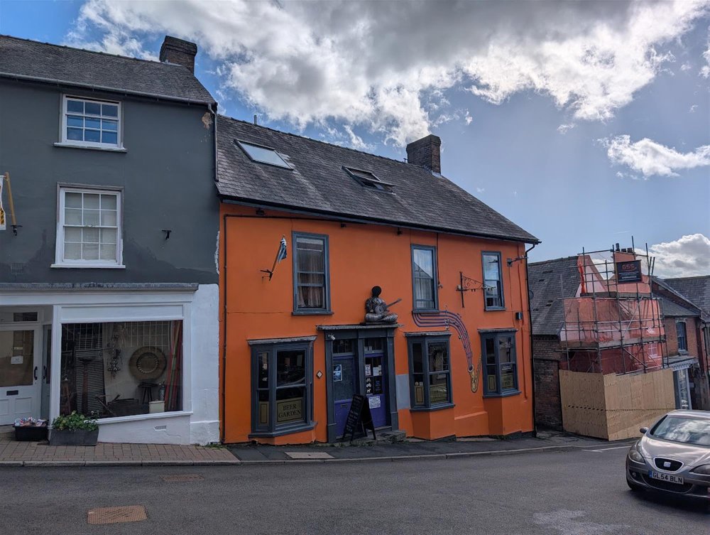 SHROPSHIRE HILLS MARKET TOWN - ESTABLISHED TRADITIONAL PUBLIC HOUSE