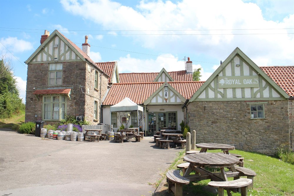 SOUTH GLOUCESTERSHIRE - EDGE OF COTSWOLDS VILLAGE FREEHOUSE