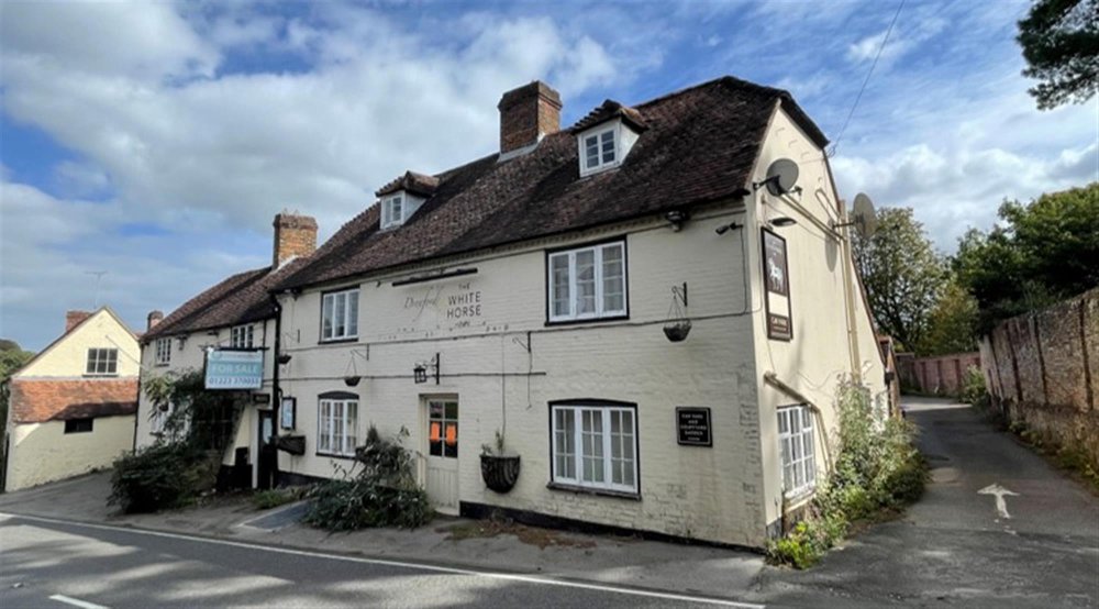 HAMPSHIRE – CHARACTER VILLAGE PUBLIC HOUSE IN NATIONAL PARK