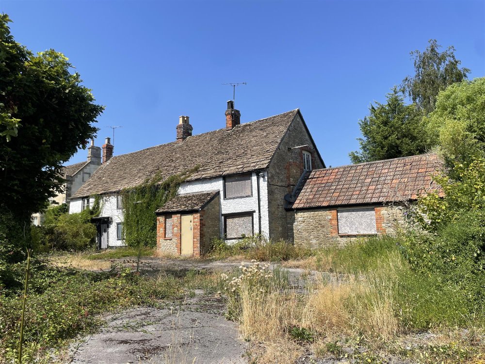 WILTSHIRE - M4 CORRIDOR VILLAGE FREEHOUSE 
