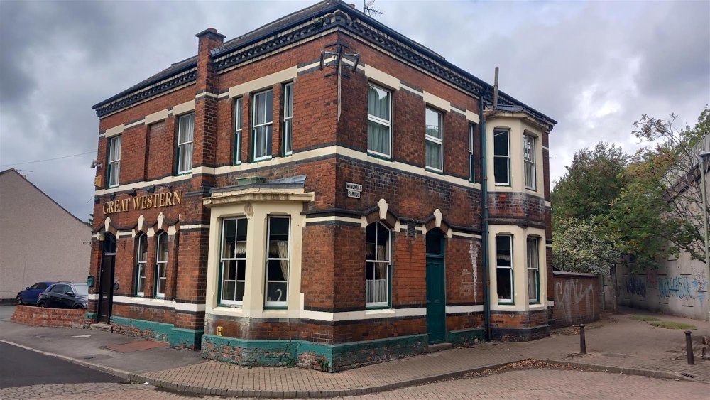 GLOUCESTER - CENTRAL SUBURBAN VICTORIAN CITY PUBLIC HOUSE