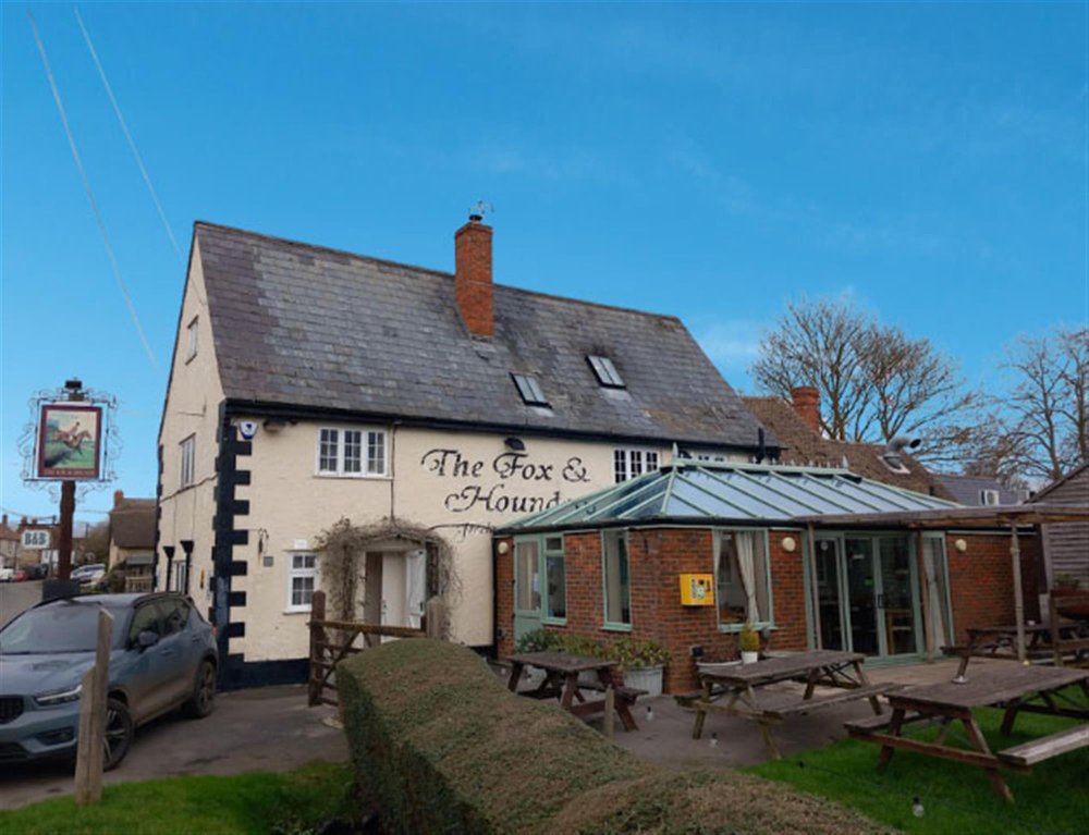 OXFORDSHIRE – VALE OF WHITE HORSE VILLAGE INN
