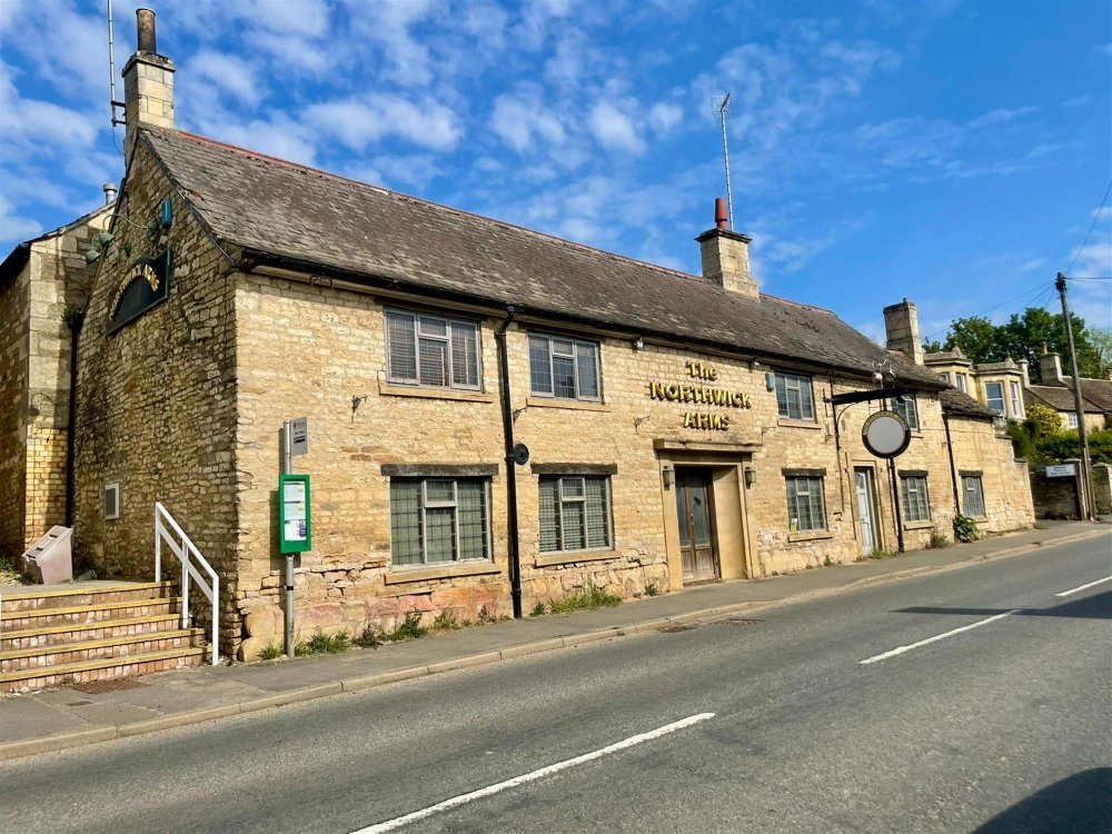 RUTLAND - FOUR BEDROOM PUB & RESTAURANT WITH LARGE CAR PARK AND GARDEN