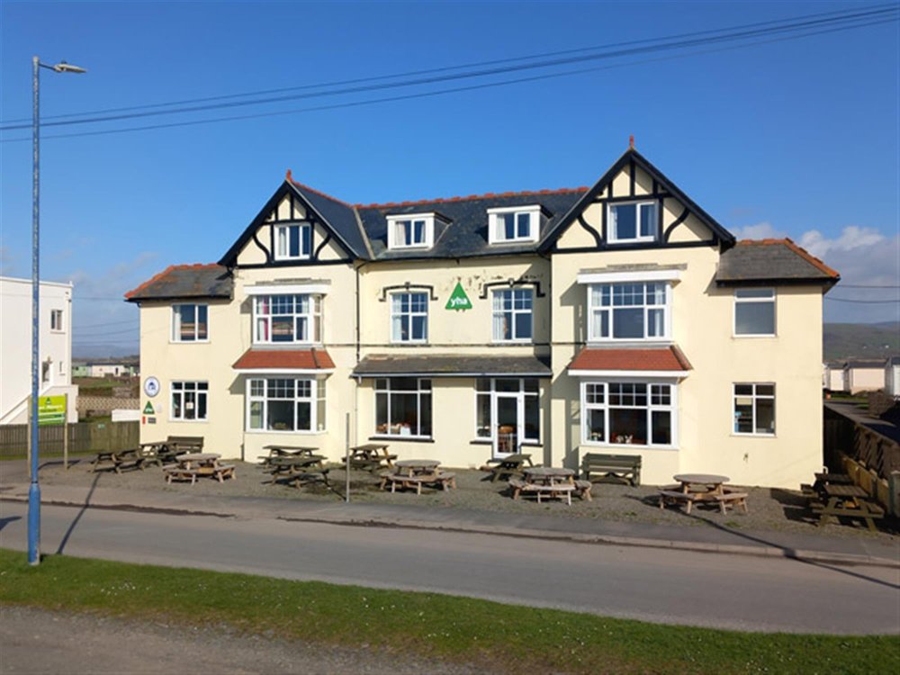CARDIGAN BAY - SEA FRONT 11 BEDROOM YOUTH HOSTEL