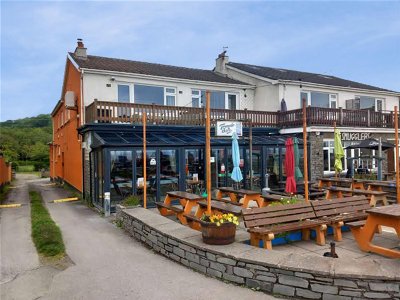 PEMBROKESHIRE - BEACHSIDE BAR and RESTAURANT WITH OUTSIDE SEATING FOR 100