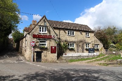 OXFORDSHIRE - ATTRACTIVE CHARACTER VILLAGE HIGH TRADING PUB/RESTAURANT