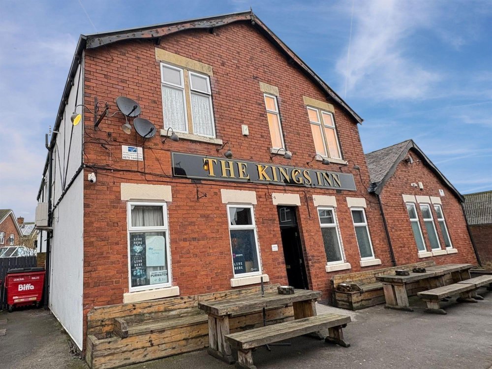 DERBYSHIRE - WET-LED RESIDENTIAL PUB WITH THREE LETTING BEDROOMS