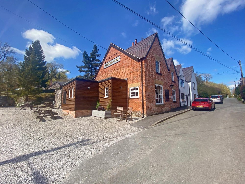 FLINTSHIRE - WET LED VILLAGE PUB WITH PLANNING PERMISSION 