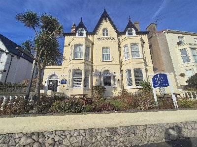 CONWY - AA 5* GOLD 10 BEDROOM B and B IN NORTH WALES SEASIDE TOURIST TOWN