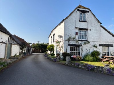 OXFORDSHIRE / WILTSHIRE BORDER - VALE OF WHITE HORSE HIGH TRADING COUNTRY PUB & RESTAURANT
