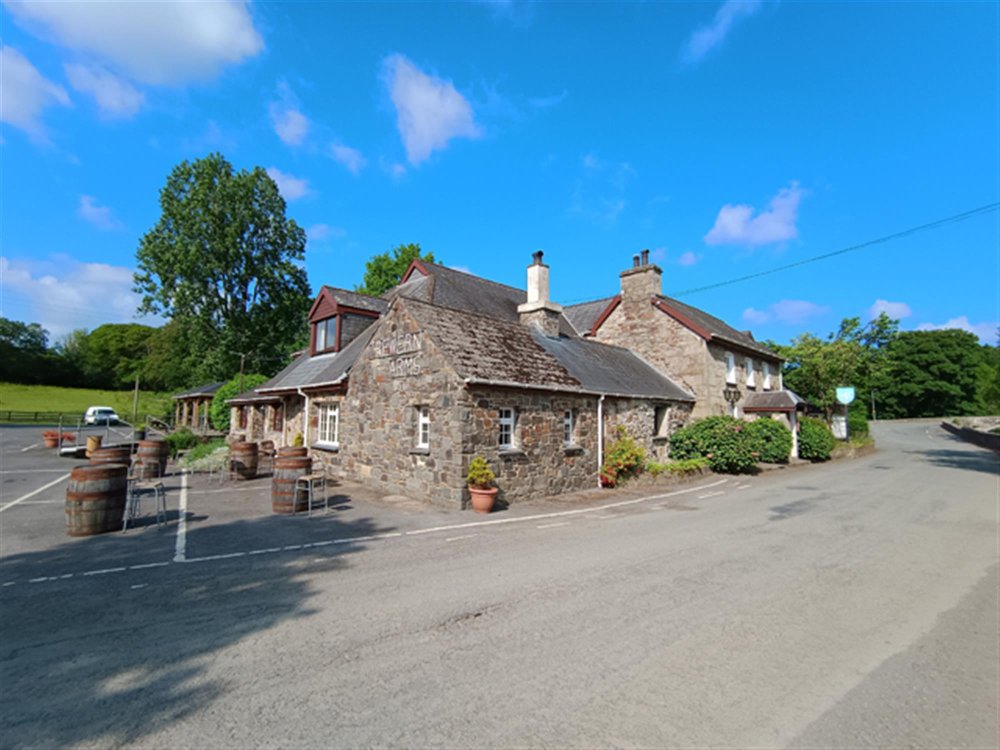 PEMBROKESHIRE - 10 BEDROOM 17TH CENTURY RIVERSIDE INN