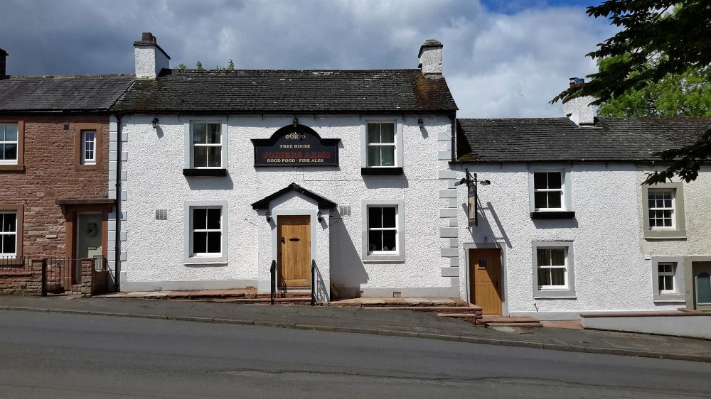 LOWER EDEN VALLEY - TRADITIONAL VILLAGE PUBLIC HOUSE WITH 2 BEDROOM HOLIDAY COTTAGE