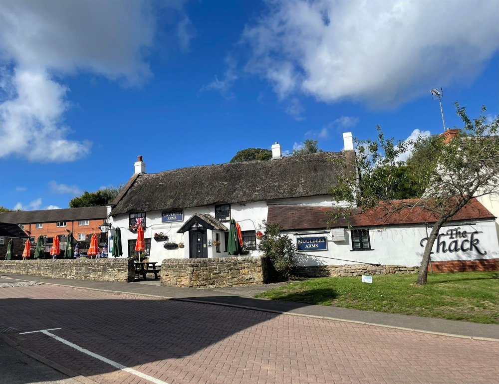 DERBYSHIRE - TRADITIONAL COMMUNITY PUBLIC HOUSE AND RESTAURANT