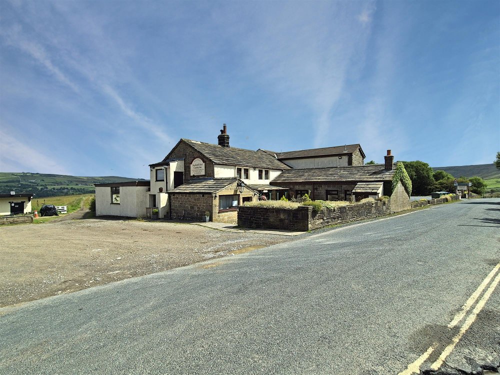 UPPER CALDER VALLEY - HISTORIC INN SET ON SOUTH PENNINE MOORS