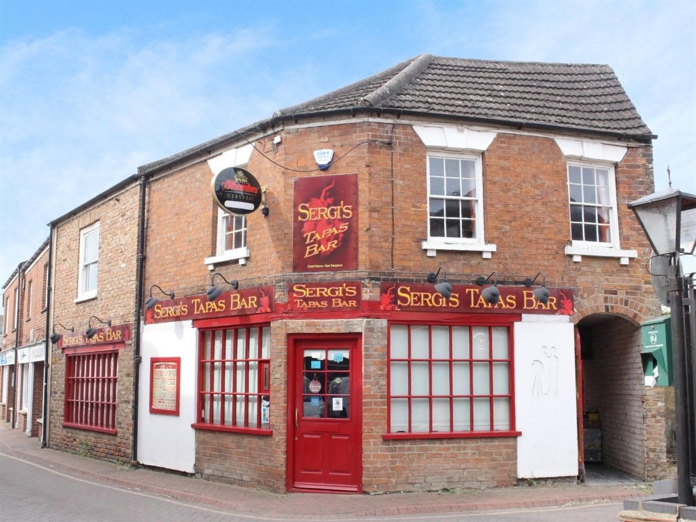 LINCOLNSHIRE - TOWN CENTRE TAPAS RESTAURANT WITH PRIVATE FLAT