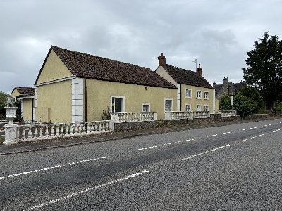 SOMERSET – PROMINENT ROADSIDE FREEHOUSE IN LARGE NORTH SOMERSET VILLAGE