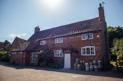 BUCKINGHAMSHIRE - VILLAGE PUB WITH POTENTIAL FOR FOOD-LED BUSINESS
