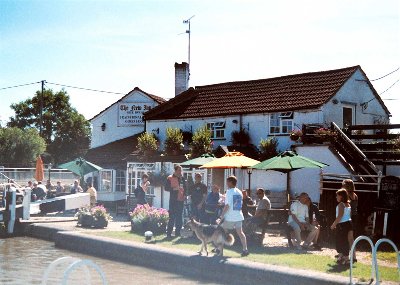 NORTHAMPTONSHIRE - CANALSIDE PUB and RESTAURANT WITH LARGE CAR PARK
