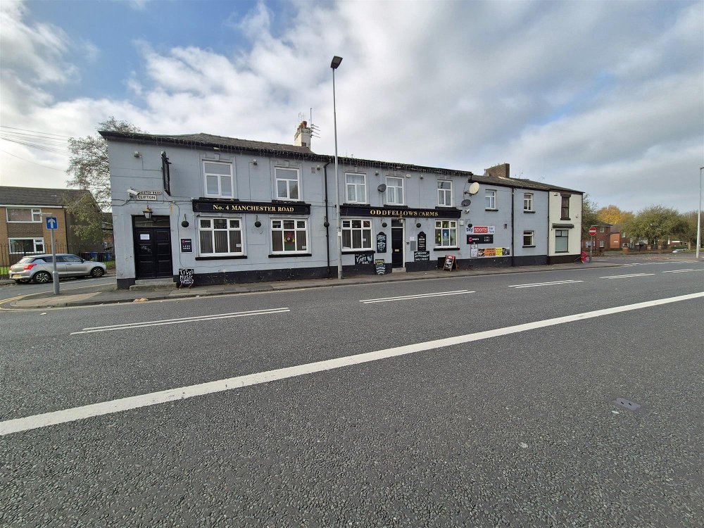 GREATER MANCHESTER - WET-LED COMMUNITY PUB WITH NINE LETTING ROOMS
