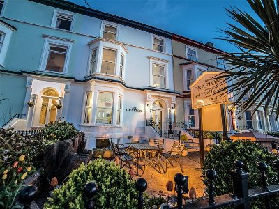 CONWY - 12 BEDROOM SEAFRONT GUEST HOUSE 