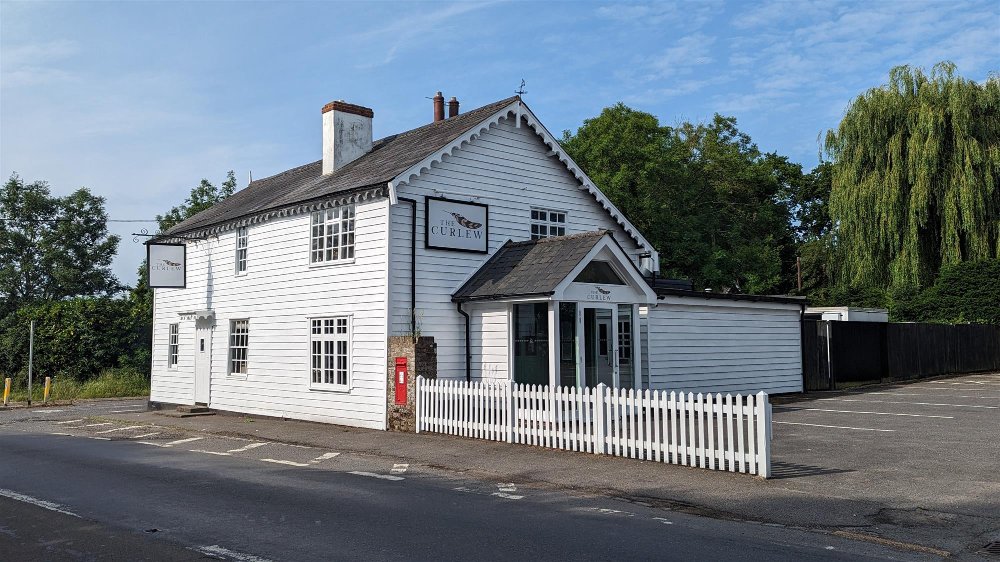 EAST SUSSEX - HIGH QUALITY PREMISES PUB AND EATERY CLOSE TO TOURIST ATTRACTIONS - PRICED FOR QUICK SALE
