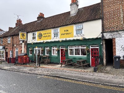BERKSHIRE - TRADITIONAL ALE HOUSE CLOSE TO CENTRE OF MAJOR TOWN