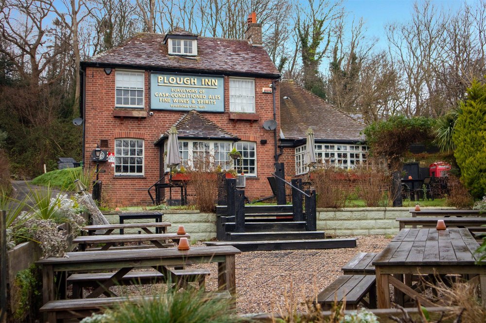 EAST SUSSEX - TURNKEY FREE-OF-TIE PUBLIC HOUSE