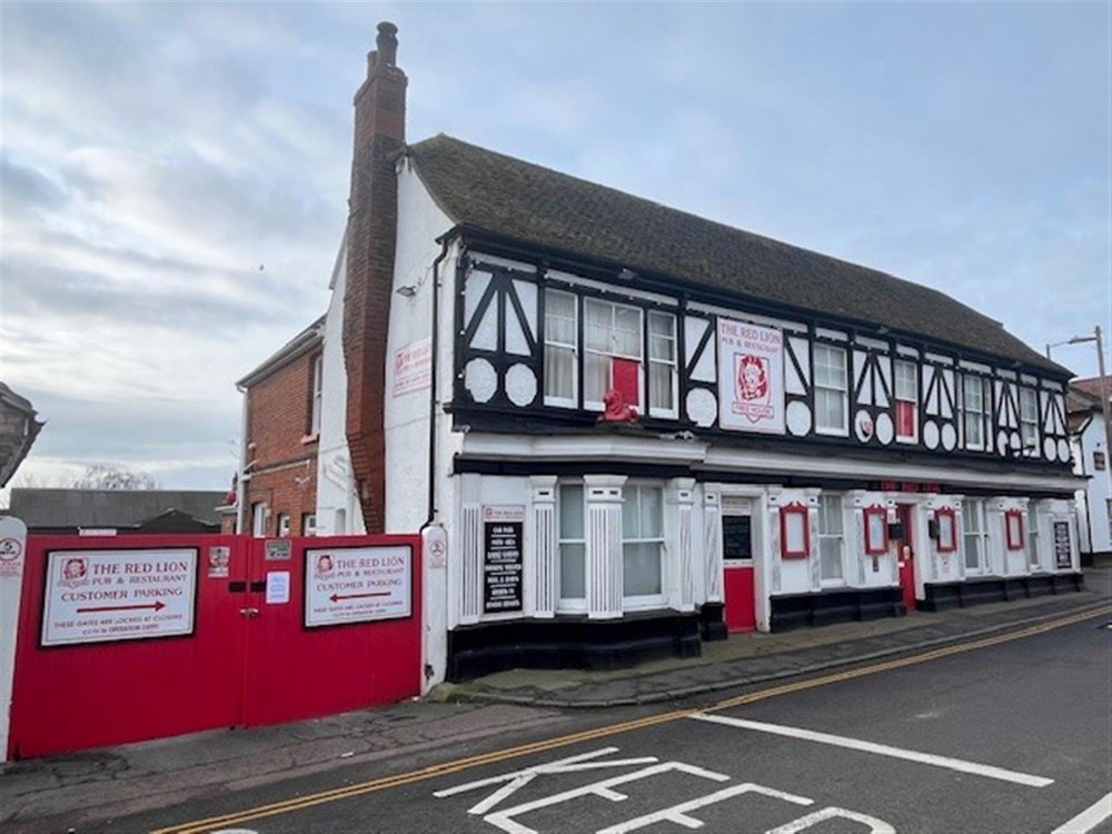 ESSEX - CLOSED PUB IN CENTRAL VILLAGE LOCATION 