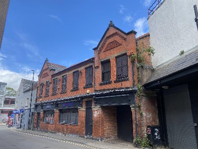SHROPSHIRE -  NIGHTCLUB WITH TWO RESIDENTIAL PROPERTIES AND SHOP