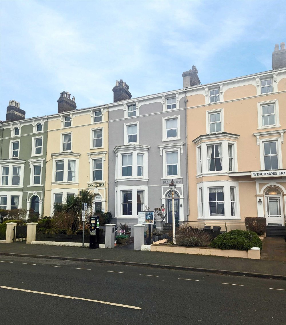 CONWY - ESTABLISHED ELEVEN BEDROOM SEAFRONT B & B