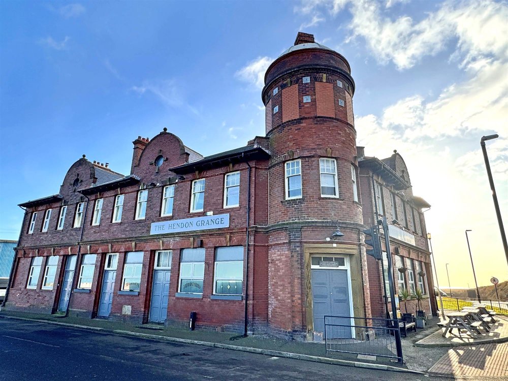 SUNDERLAND - LARGE DETACHED PUB WITH LOTS OF POTENTIAL