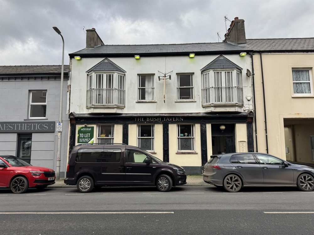 PEMBROKESHIRE - CENTRAL PUB WITH LETTING ROOMS