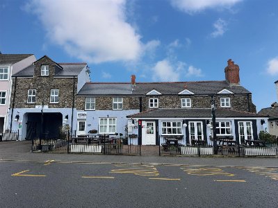 PEMBROKESHIRE - BUSY 22 BEDROOM PRIVATE HOTEL APPOINTED TO AN EXCELLENT STANDARD THROUGHOUT WITH WELL-ESTABLISHED PROFITABLE TRADE OR BUSINESS