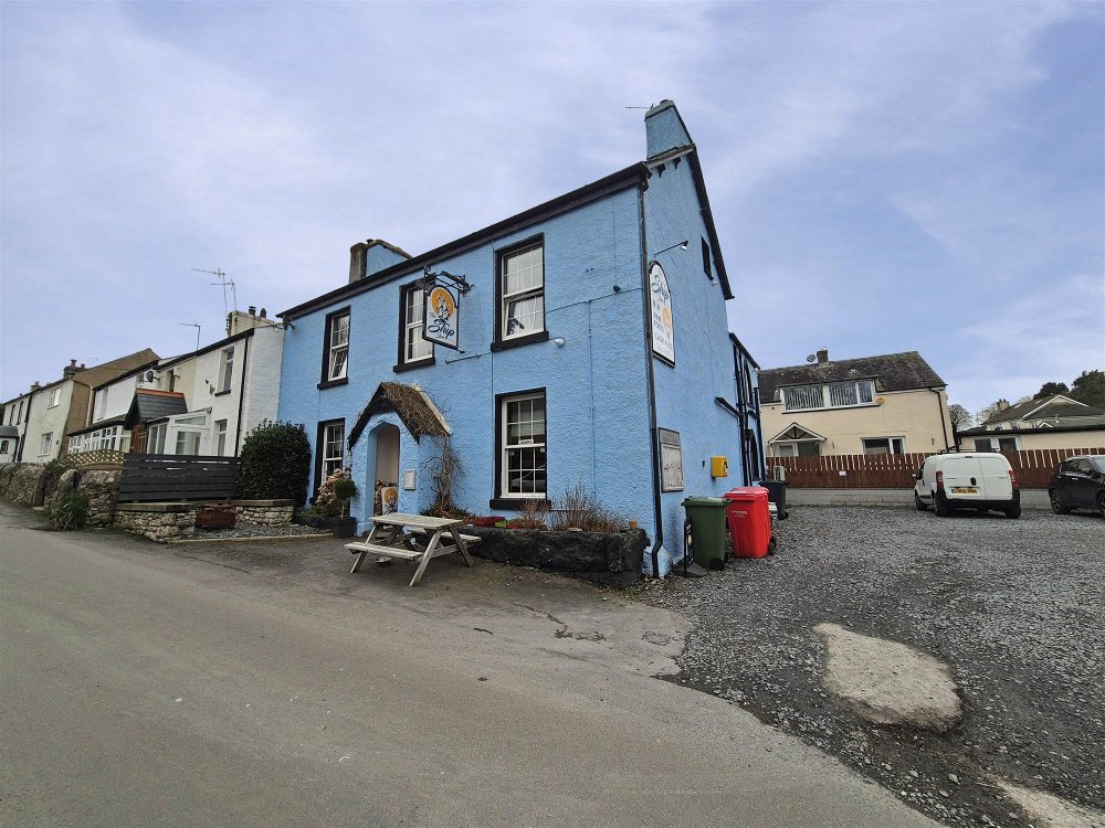 FURNESS PENINSULA - BAR AND RESTAURANT WITH 7 LETTING ROOMS IN AFFLUENT SEASIDE VILLAGE