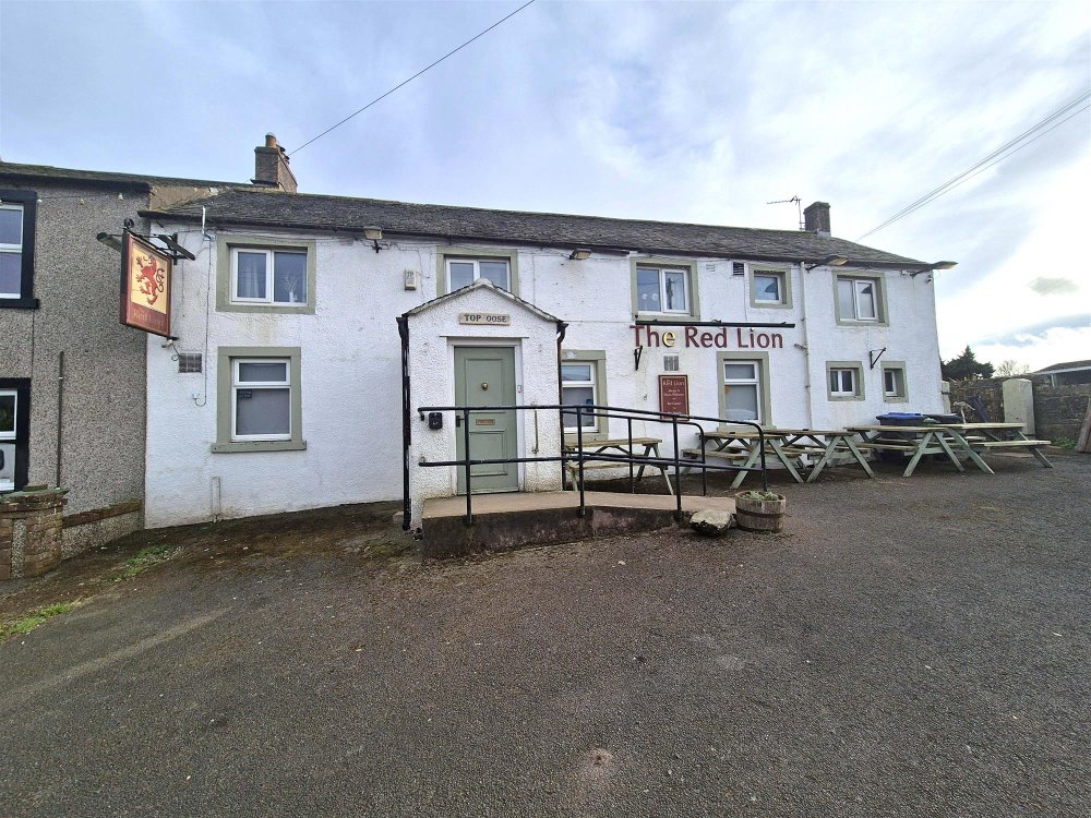 CUMBRIA - WET-LED VILLAGE PUB