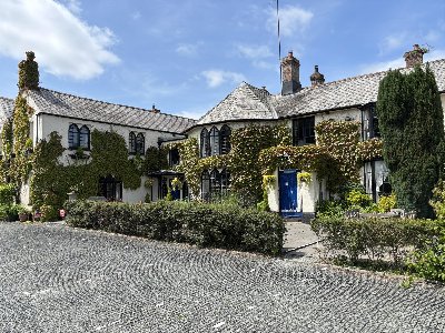DEVON – ESTABLISHED HOTEL CLOSE TO THE CORNISH BORDER AND MAJOR TRUNK ROAD