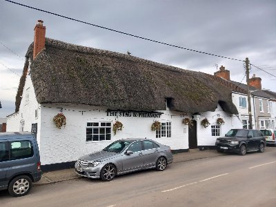 WARWICKSHIRE - THATCHED ROOFED, TRADITIONAL VILLAGE PUB