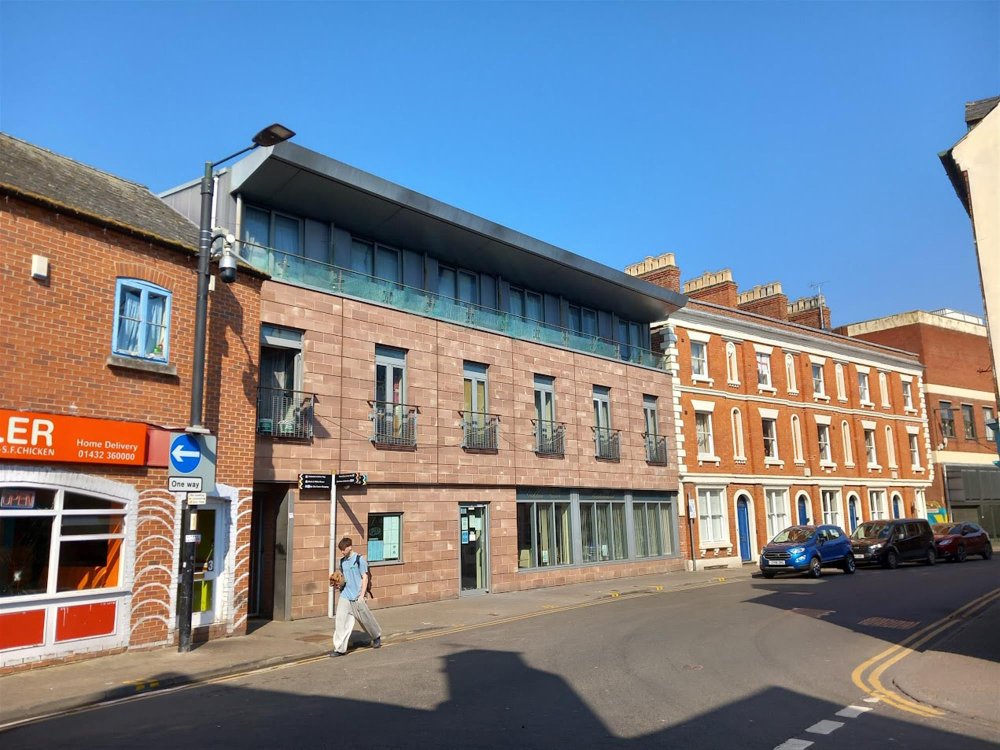 HEREFORD CITY CENTRE – MIXED USE PROPERTY PROVIDING RESTAURANT AND THREE SEPARATE FLATS 