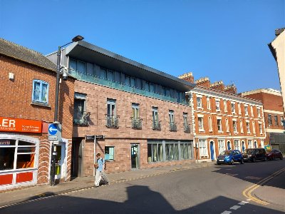 HEREFORD CITY CENTRE – MIXED USE PROPERTY PROVIDING RESTAURANT AND THREE SEPARATE FLATS 