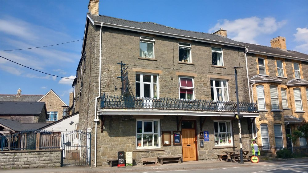 MID WALES - PROMINENT MARKET TOWN HOTEL WITH ESTABLISHED TRADE