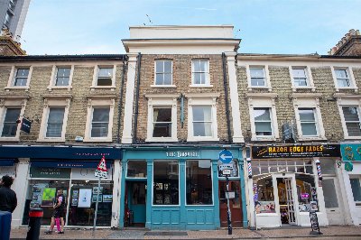 BERKSHIRE - FREEHOLD TOWN CENTRE BAR AND RESTAURANT