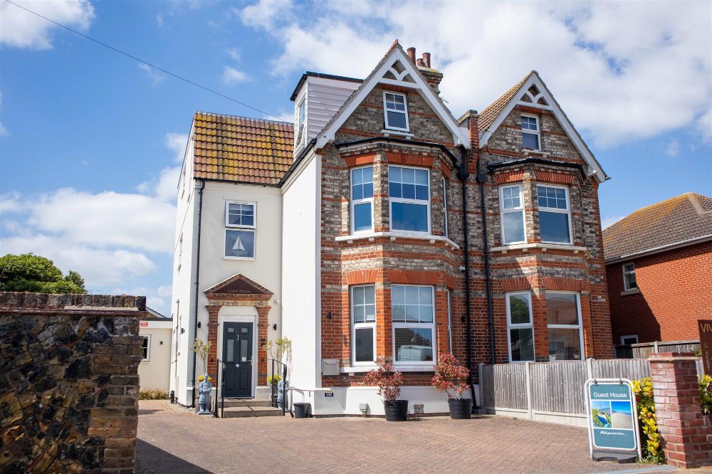 ESSEX - HIGH QUALITY FIVE BEDROOM GUEST HOUSE
