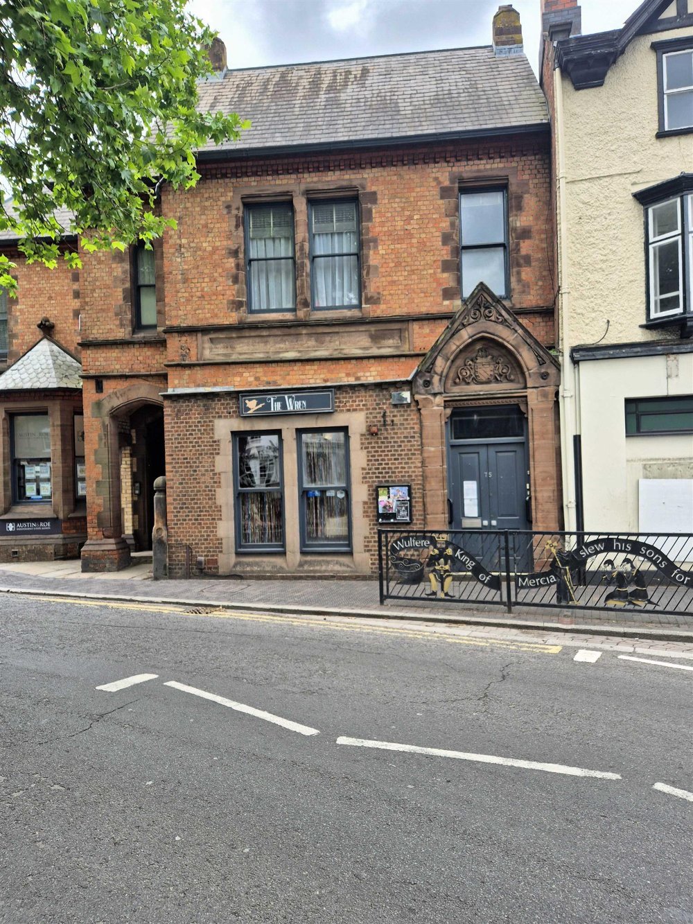 STAFFORDSHIRE - TOWN CENTRE BAR/LIVE MUSIC VENUE