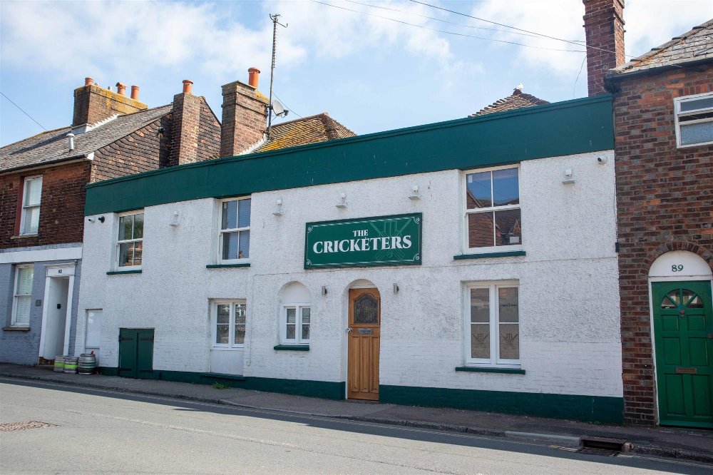 EAST SUSSEX - RECENTLY REFURBISHED THRIVING WET-LED PUB