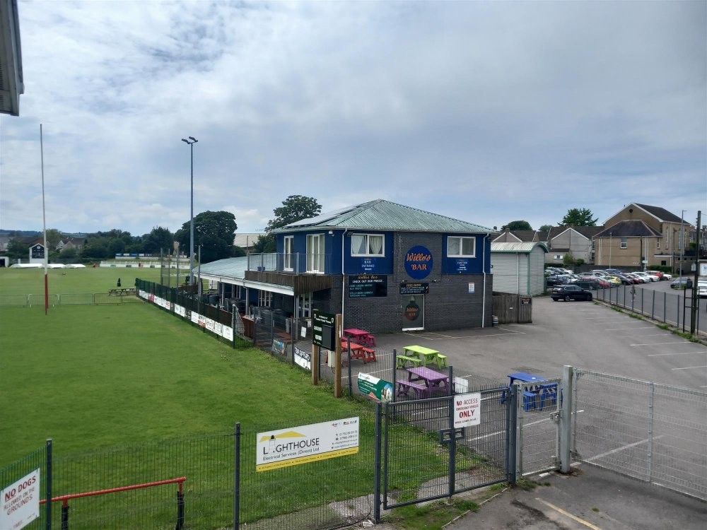 SWANSEA GOWER PENINSULA – SUBSTANTIAL NEW BUILD PUBLIC HOUSE OVERLOOKING RUGBY AND CRICKET GROUNDS