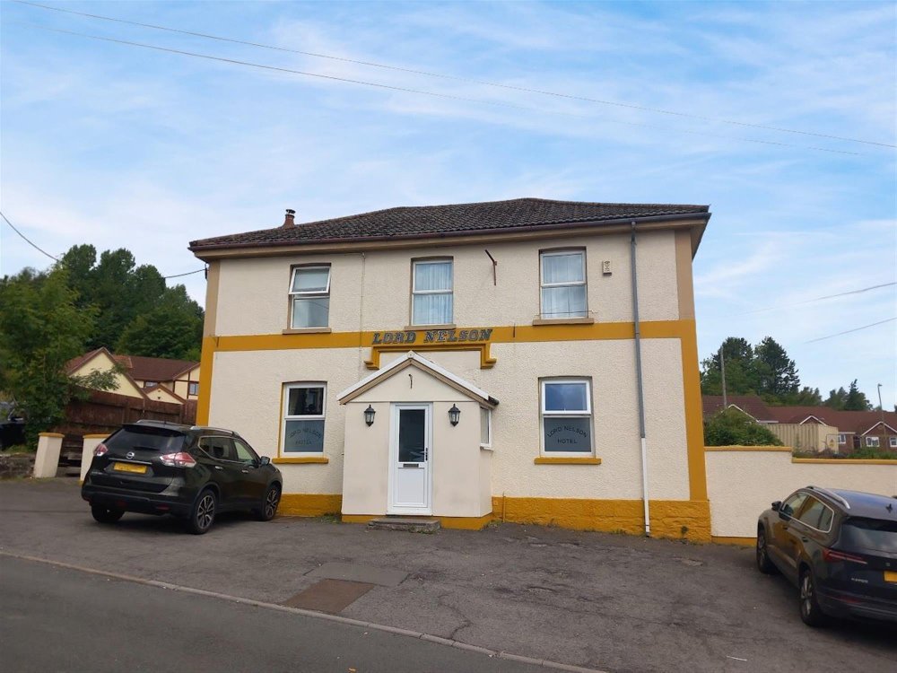 CAERPHILLY - VILLAGE INN