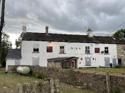 GLOUCESTERSHIRE - SUBSTANTIAL VILLAGE PUBLIC HOUSE